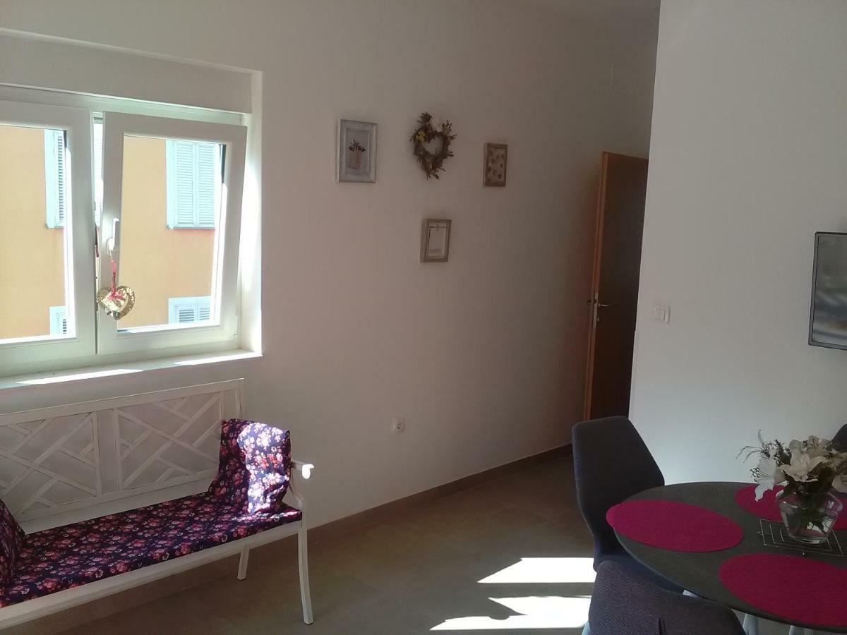 Podvrsina1A Rosa Villa Preko Eksteriør billede